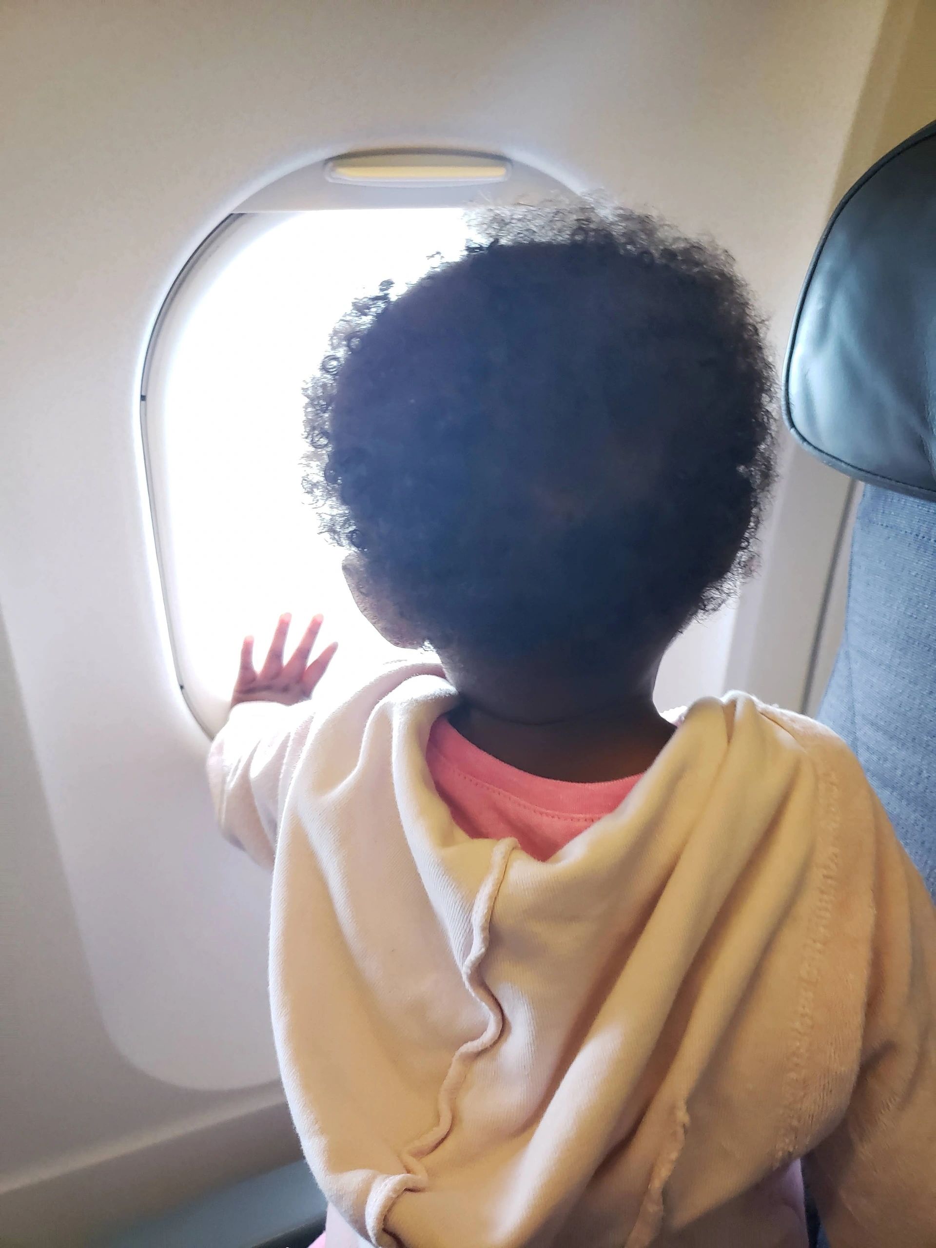 Keeping Kids Entertained on a Flight: Essential Tips for Parents